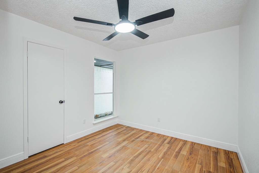 24127 Spring Towne Drive - Photo 19