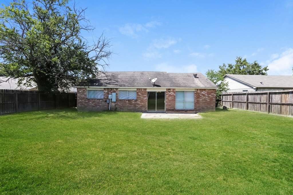 13361 Lake Breeze Lane - Photo 14
