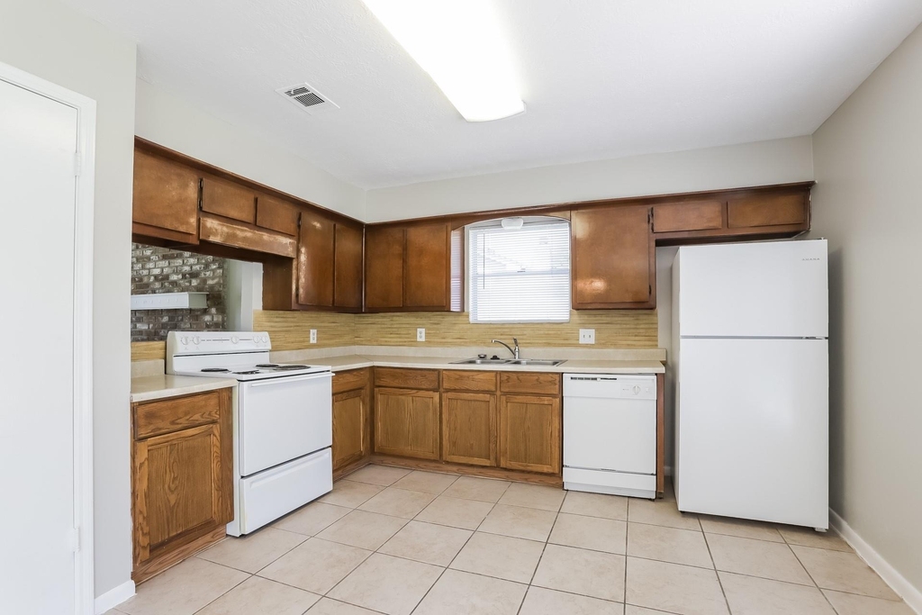 13361 Lake Breeze Lane - Photo 6