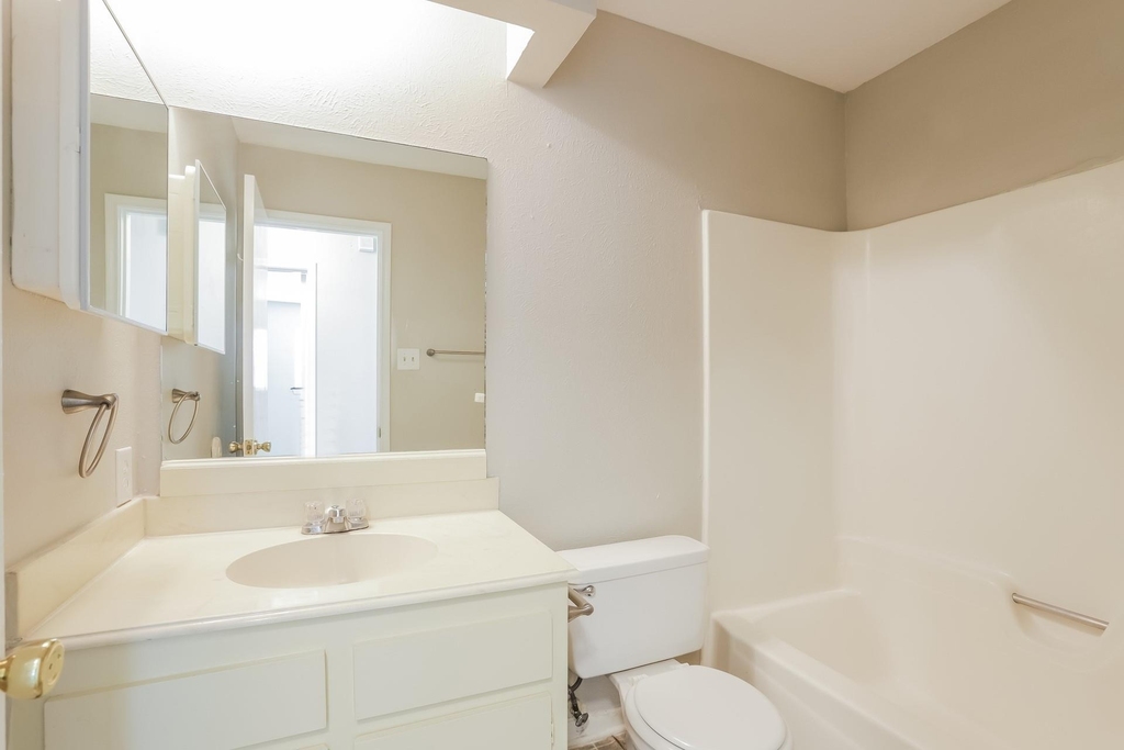13361 Lake Breeze Lane - Photo 11