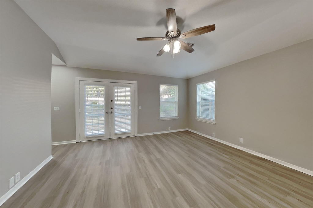 19307 Royal Isle Drive - Photo 2