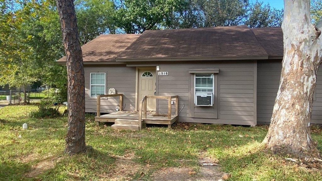 1918 Oleander Drive - Photo 0