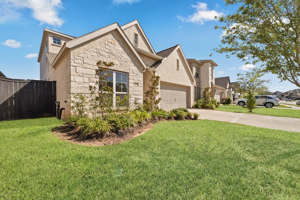 142 Amaranth Way - Photo 1