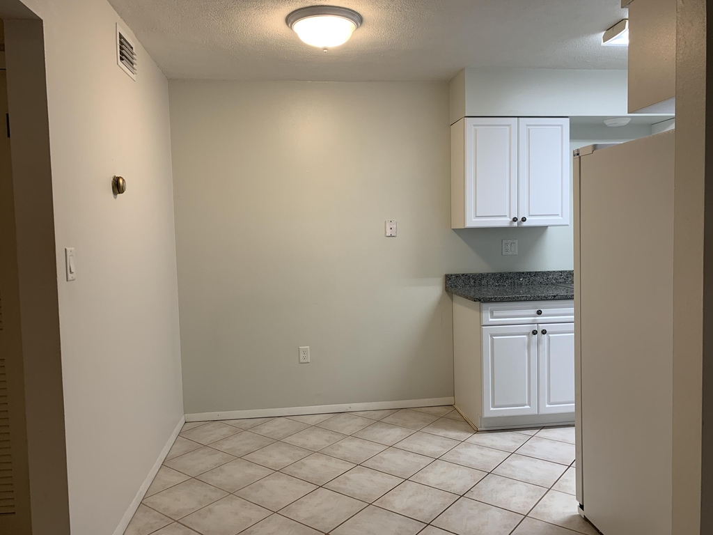 190 E Olmstead Drive - Photo 2
