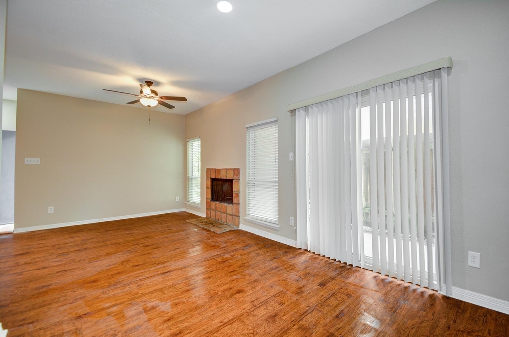 1818 Augusta Drive - Photo 3