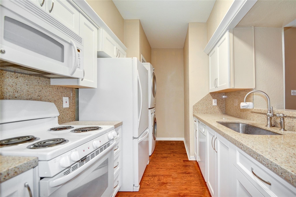 1818 Augusta Drive - Photo 6
