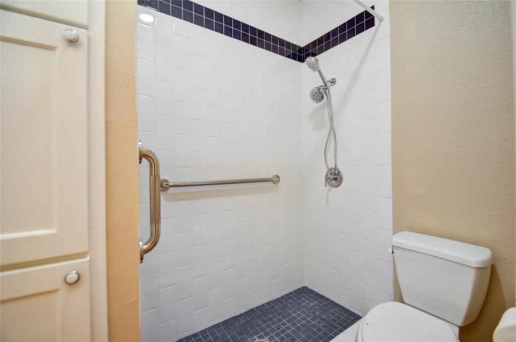 1818 Augusta Drive - Photo 11