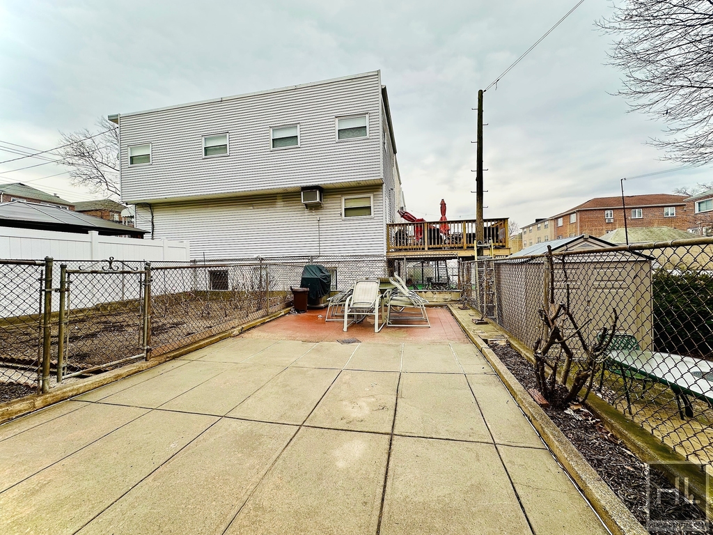 Griswold Avenue - Photo 8