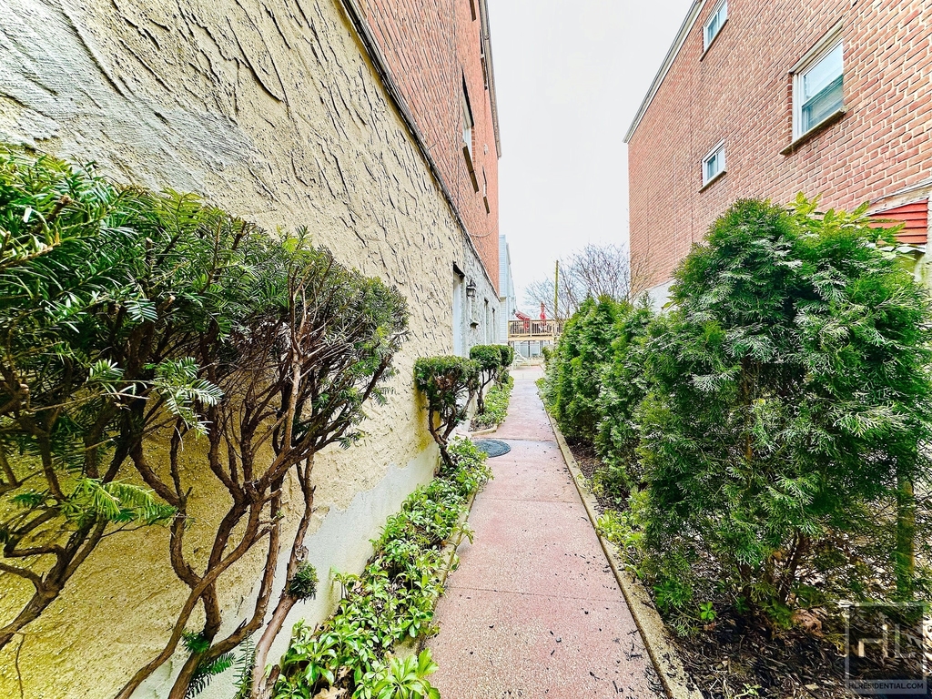 Griswold Avenue - Photo 0