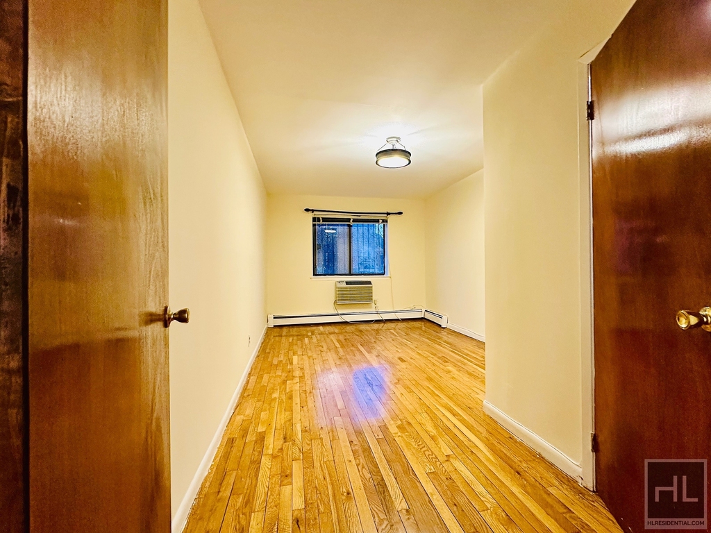 Ely Avenue - Photo 2