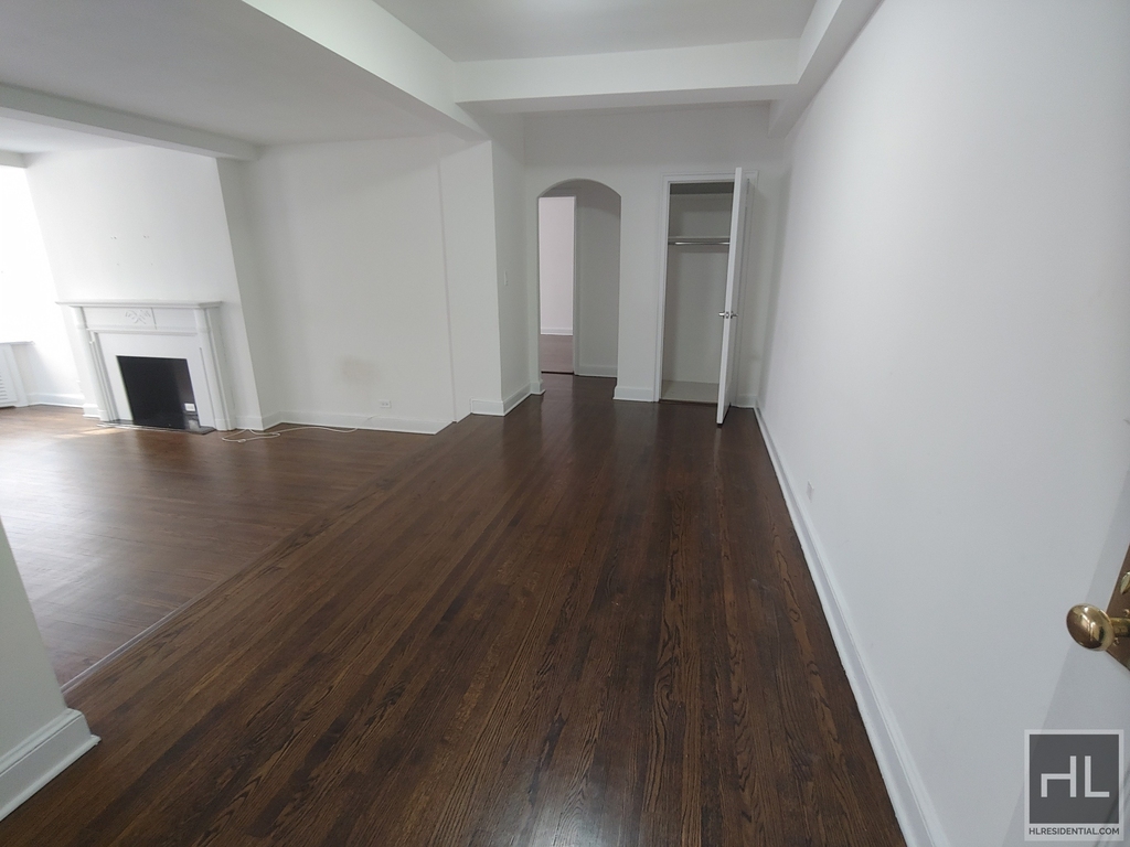 Fifth Avenue - Photo 1