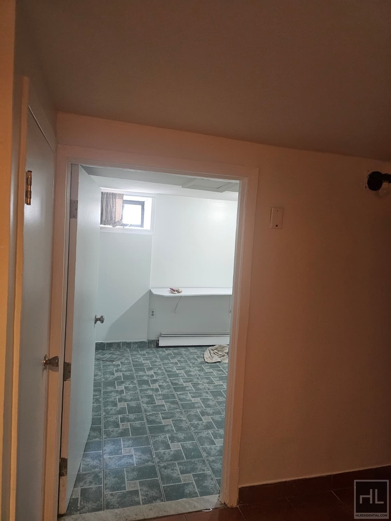 872 East 48 Street - Photo 10