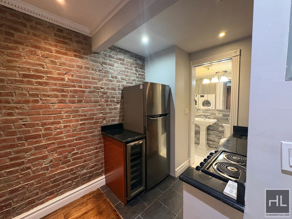 West 53 Street - Photo 3