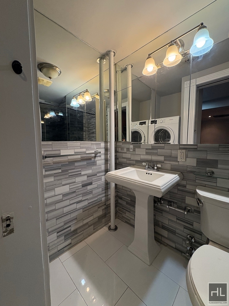West 53 Street - Photo 6