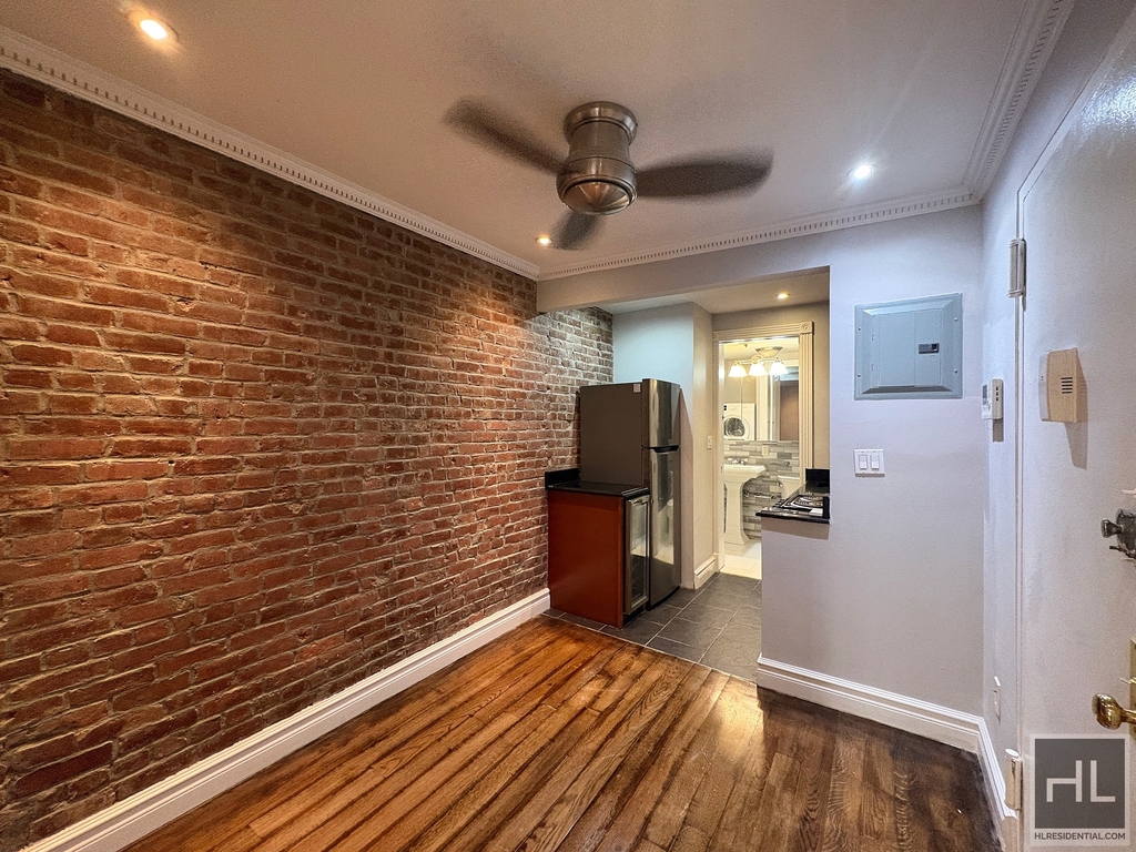 West 53 Street - Photo 1