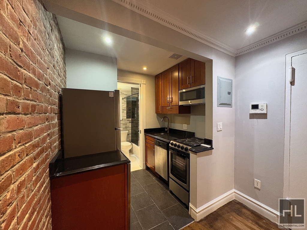 West 53 Street - Photo 2