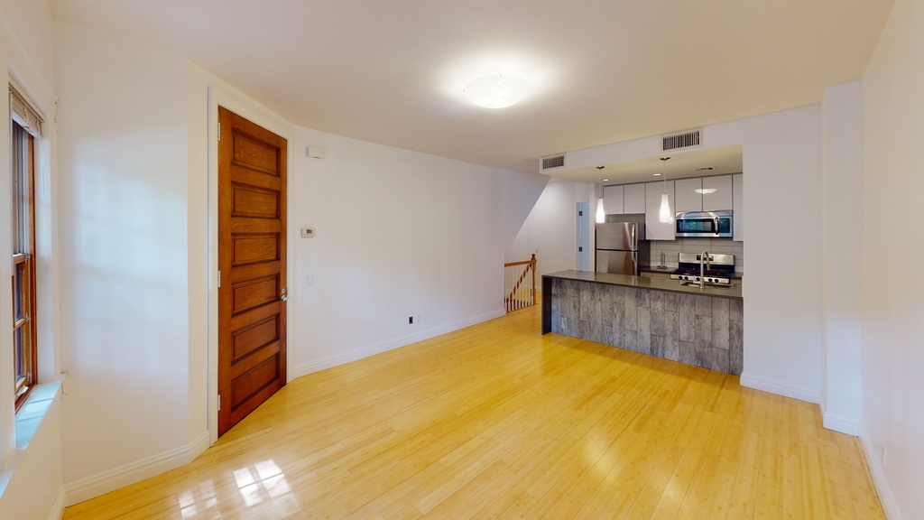278 Burns Street - Photo 2
