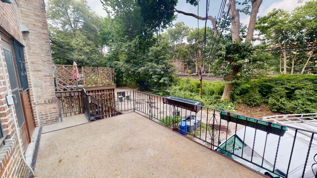 278 Burns Street - Photo 18