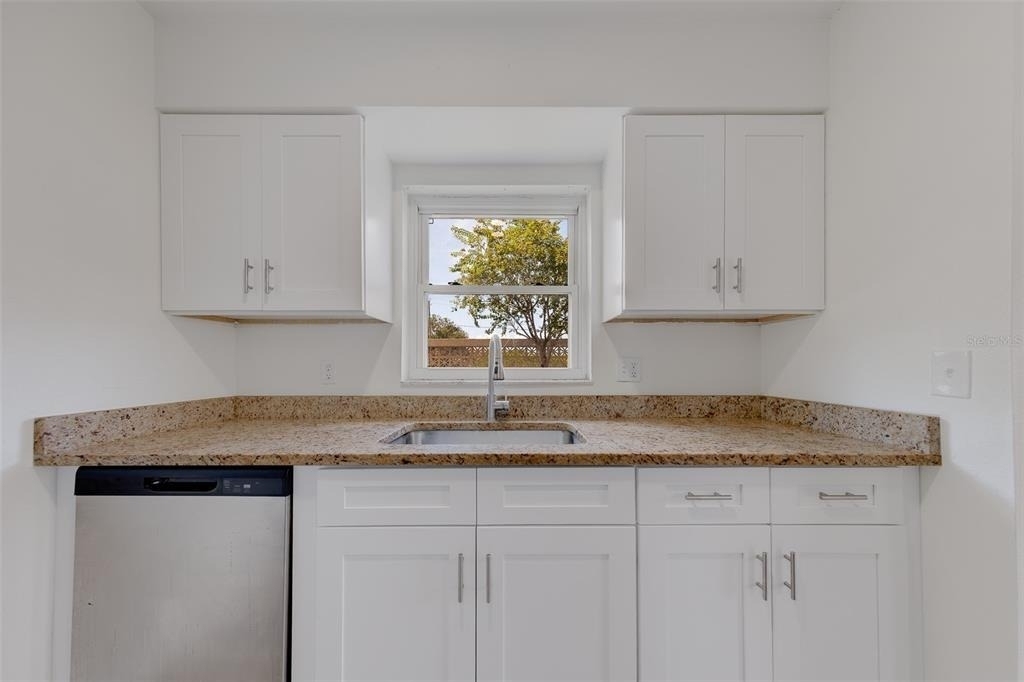 9218 Tudor Drive - Photo 11