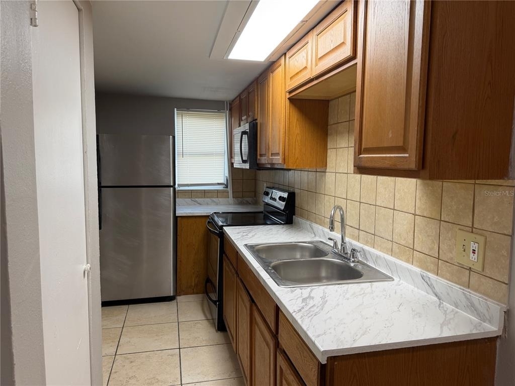 8707 N Mandarine Place - Photo 9