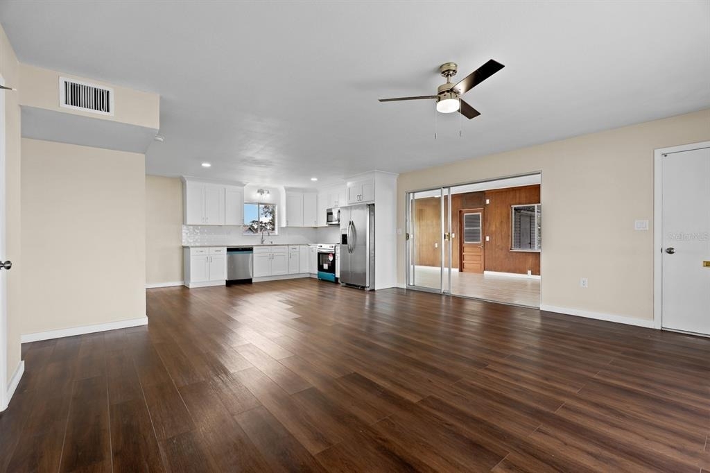 702 Desert Hills Way - Photo 4