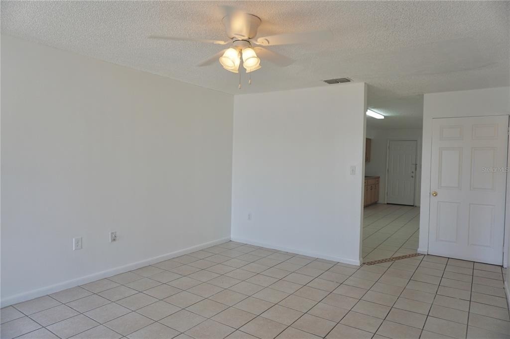2567 Elm Avenue - Photo 3