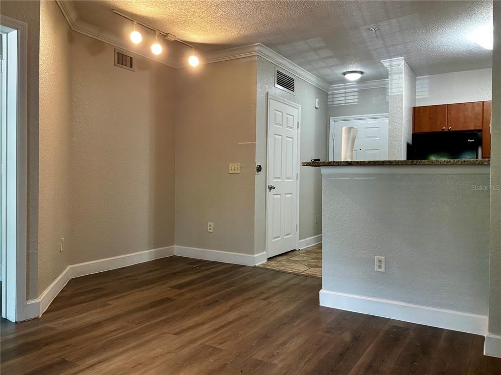 304 E South Street - Photo 3