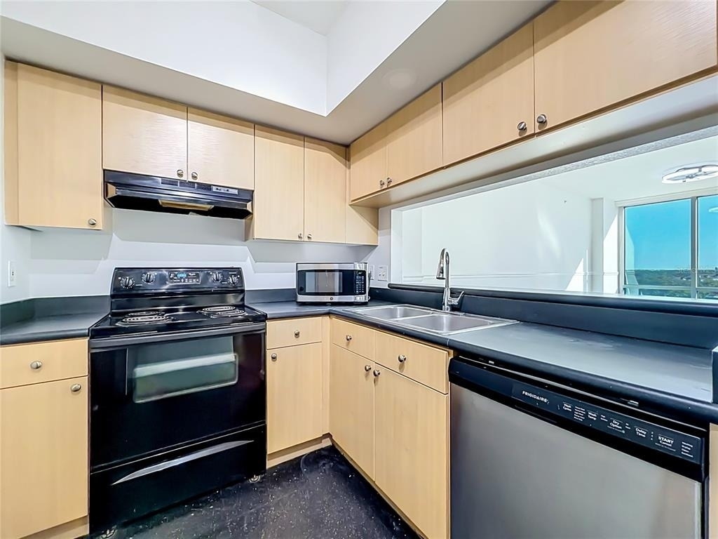 322 E Central Boulevard - Photo 10