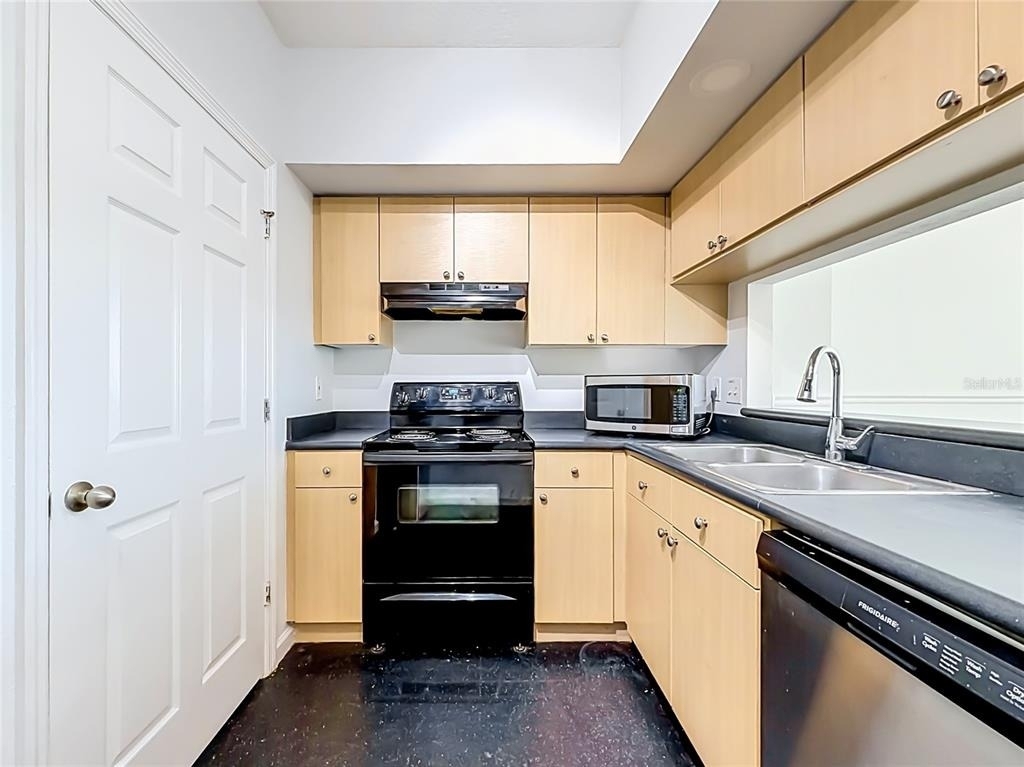 322 E Central Boulevard - Photo 9