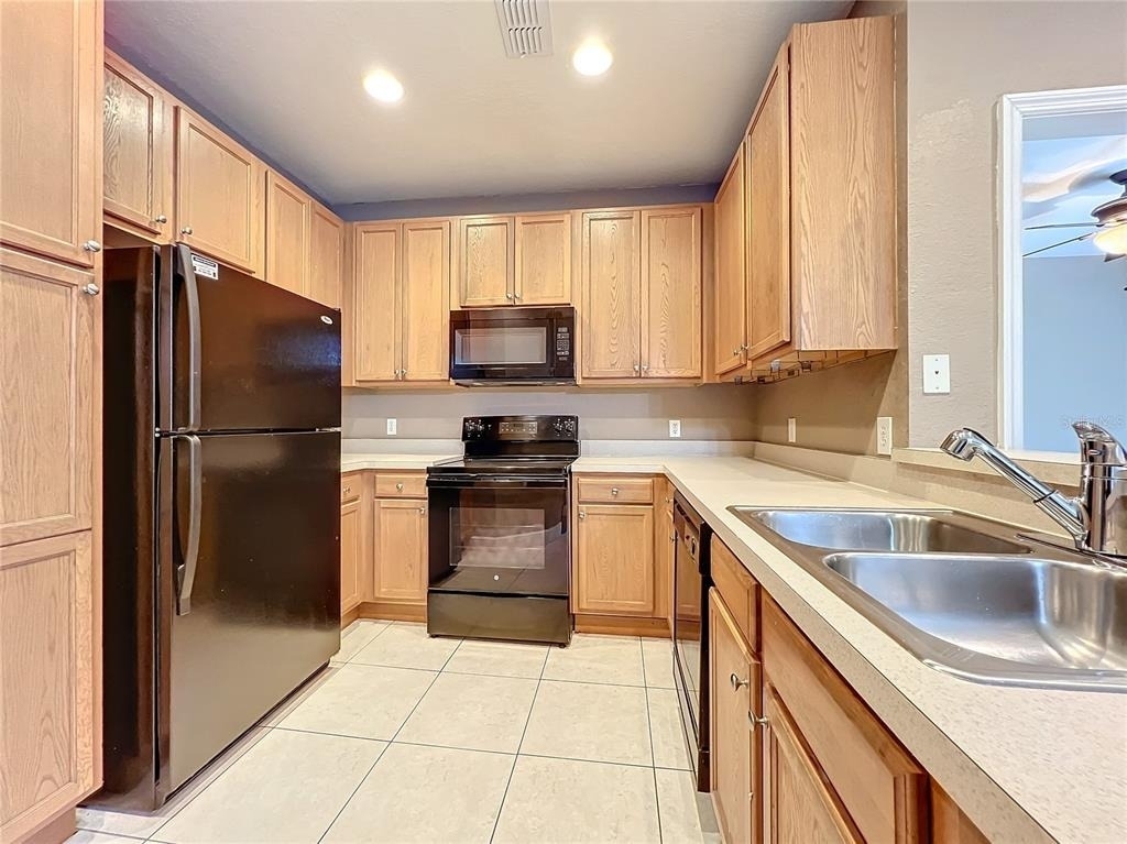 2586 Grand Central Parkway - Photo 13