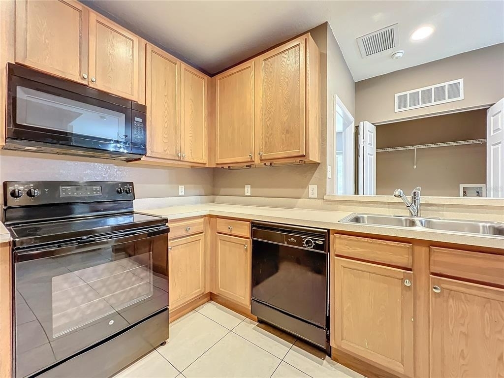 2586 Grand Central Parkway - Photo 14