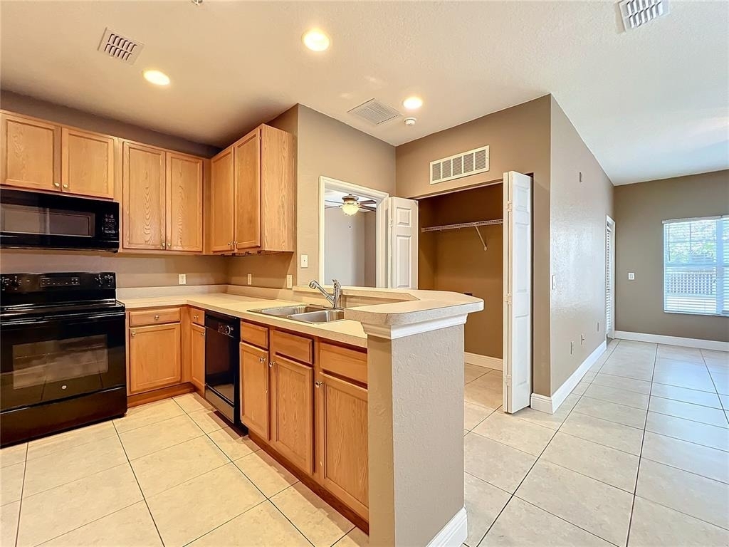 2586 Grand Central Parkway - Photo 11