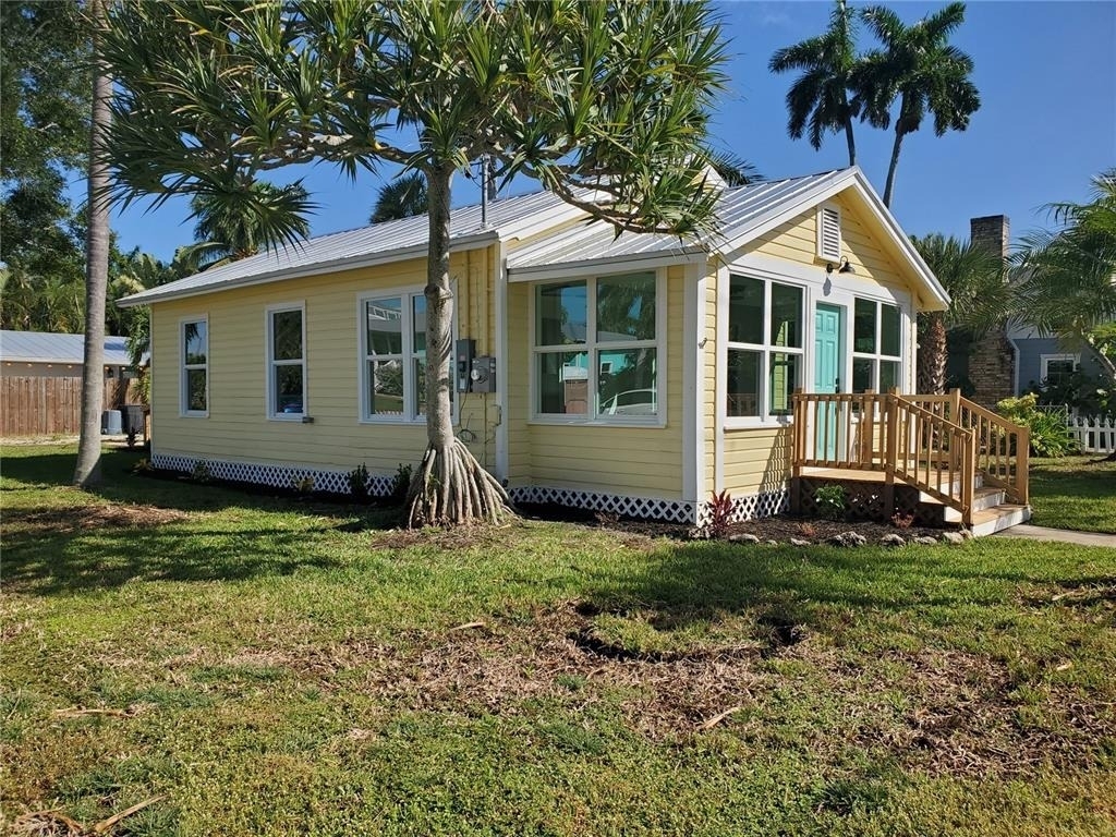 760 W Marion Avenue - Photo 0