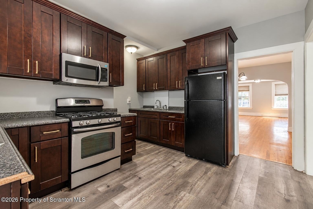 601 Clay Avenue - Photo 1