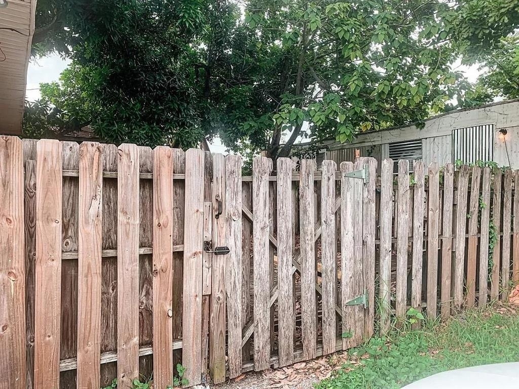 3525 W 19th Street W - Photo 4