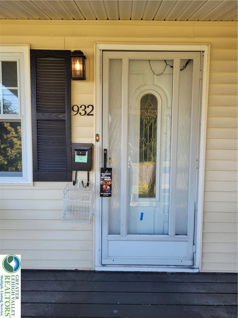 932 Kossuth Street - Photo 2