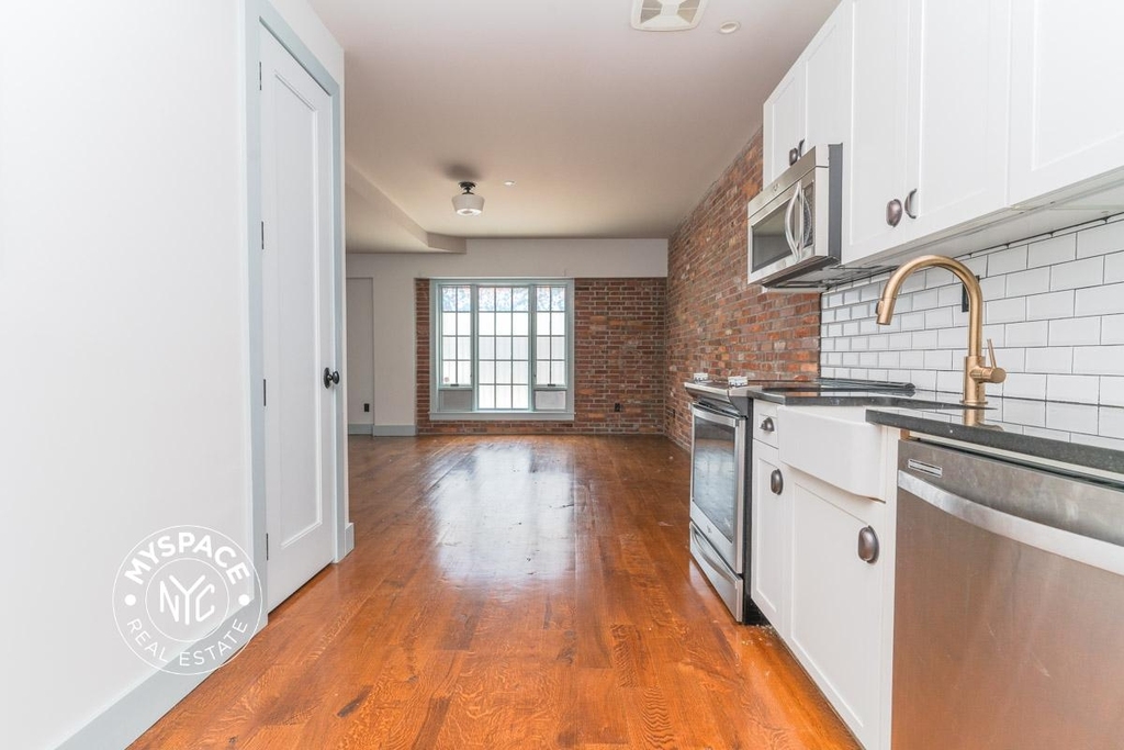 31 Brooklyn Avenue - Photo 1