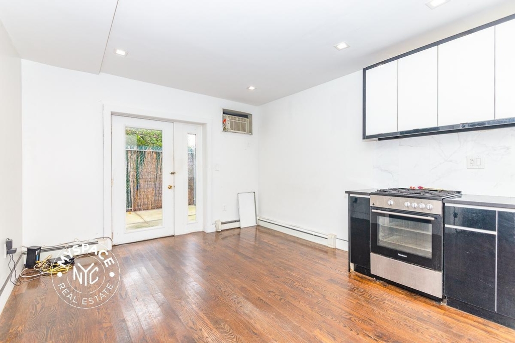 18-83 Greene Avenue - Photo 10