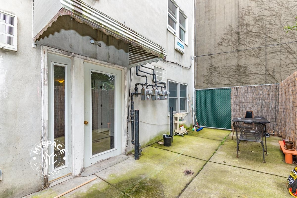 18-83 Greene Avenue - Photo 3