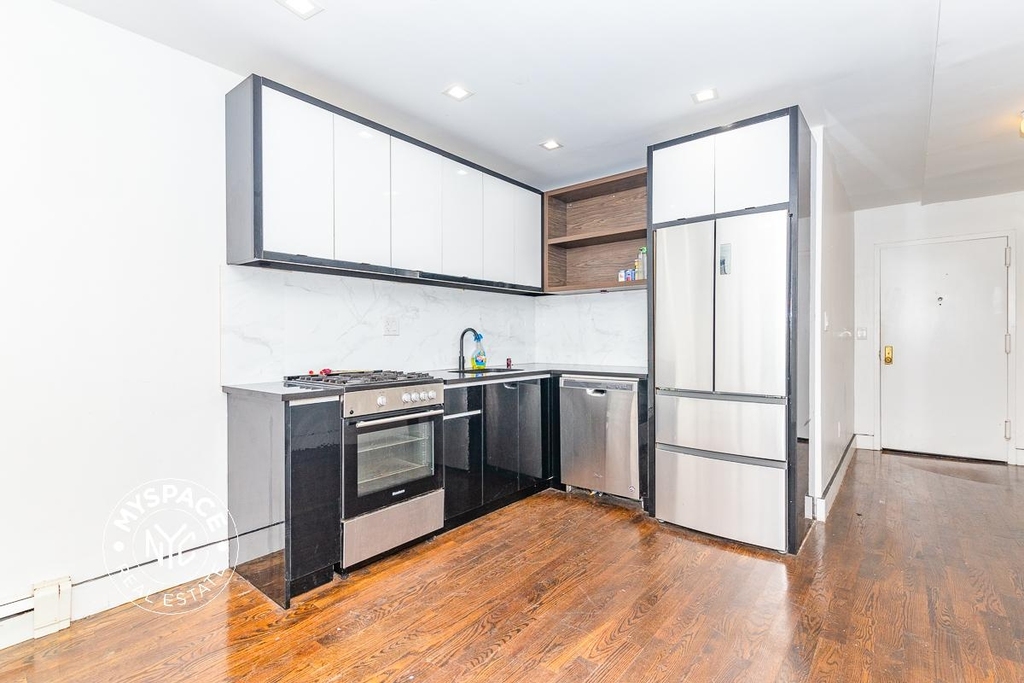 18-83 Greene Avenue - Photo 0