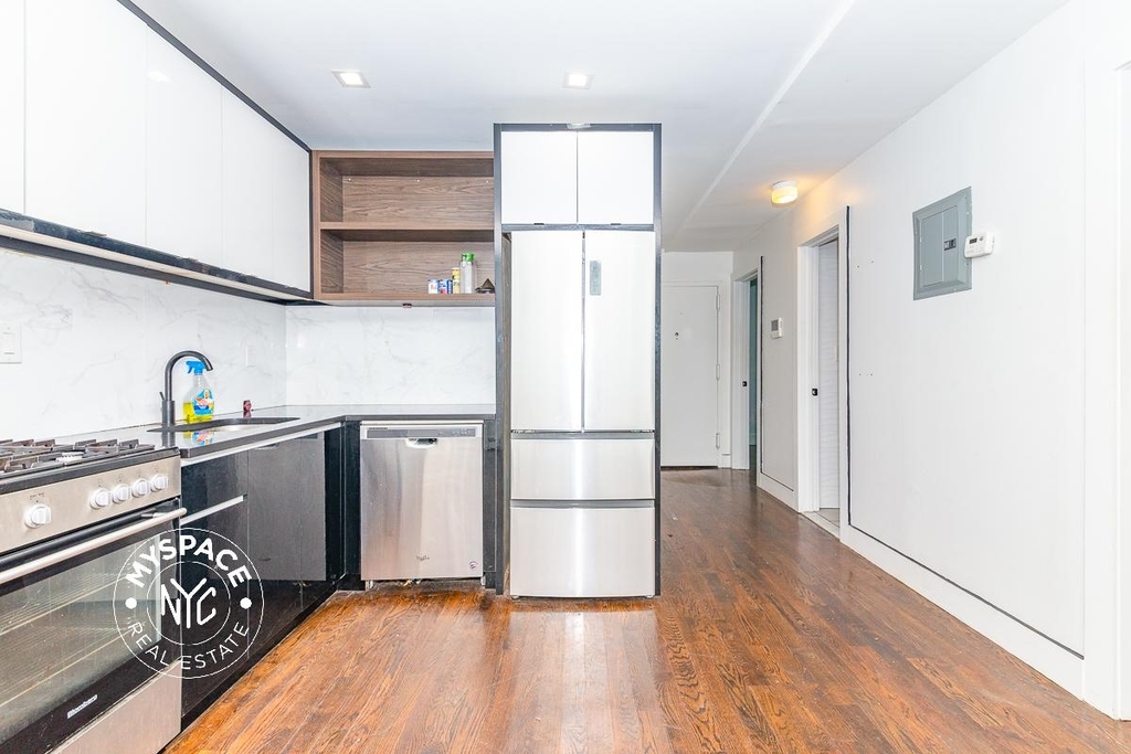 18-83 Greene Avenue - Photo 1