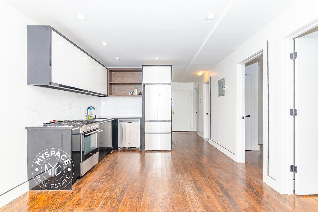 18-83 Greene Avenue - Photo 12