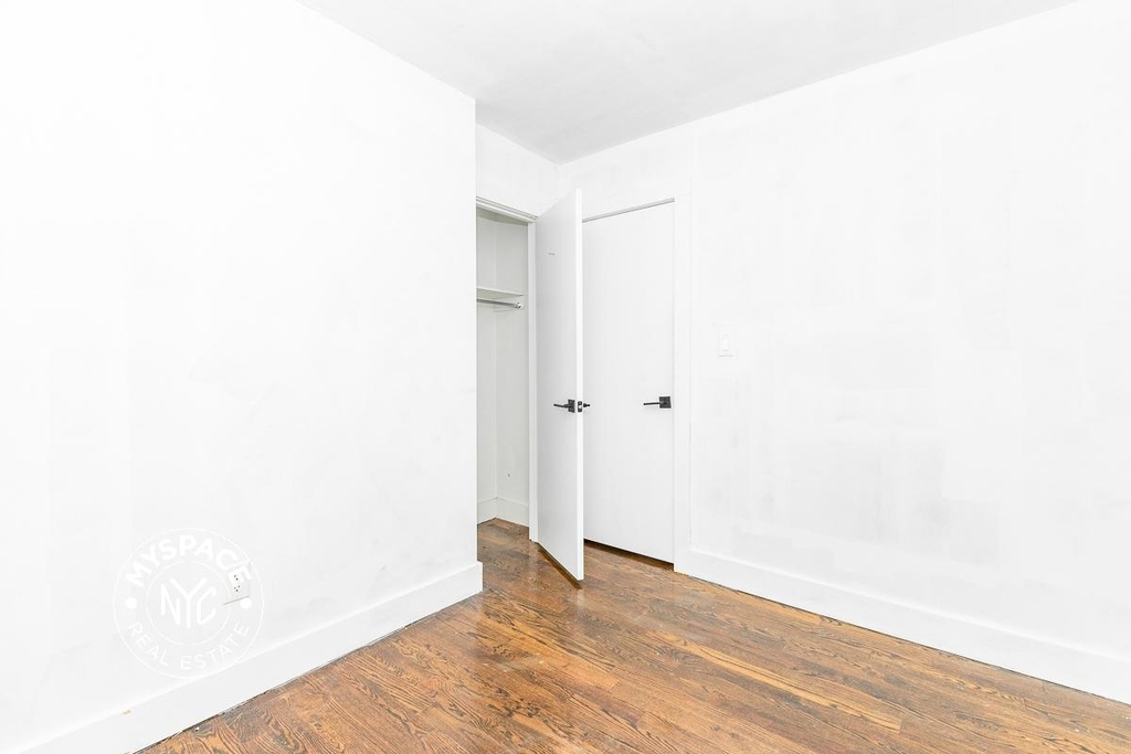 18-83 Greene Avenue - Photo 8