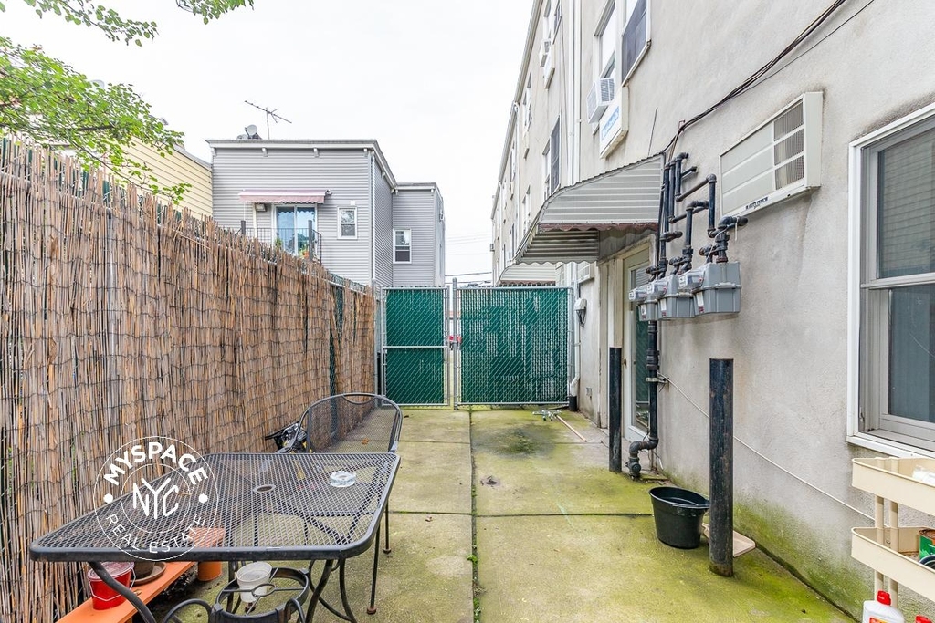 18-83 Greene Avenue - Photo 4