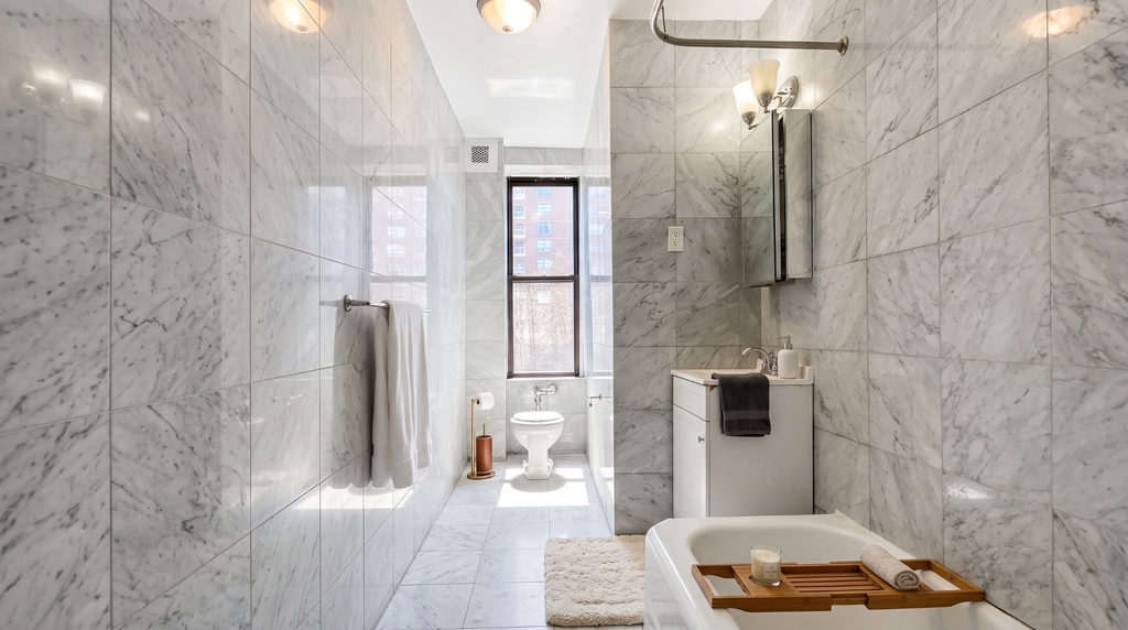 3111 Broadway - Photo 3