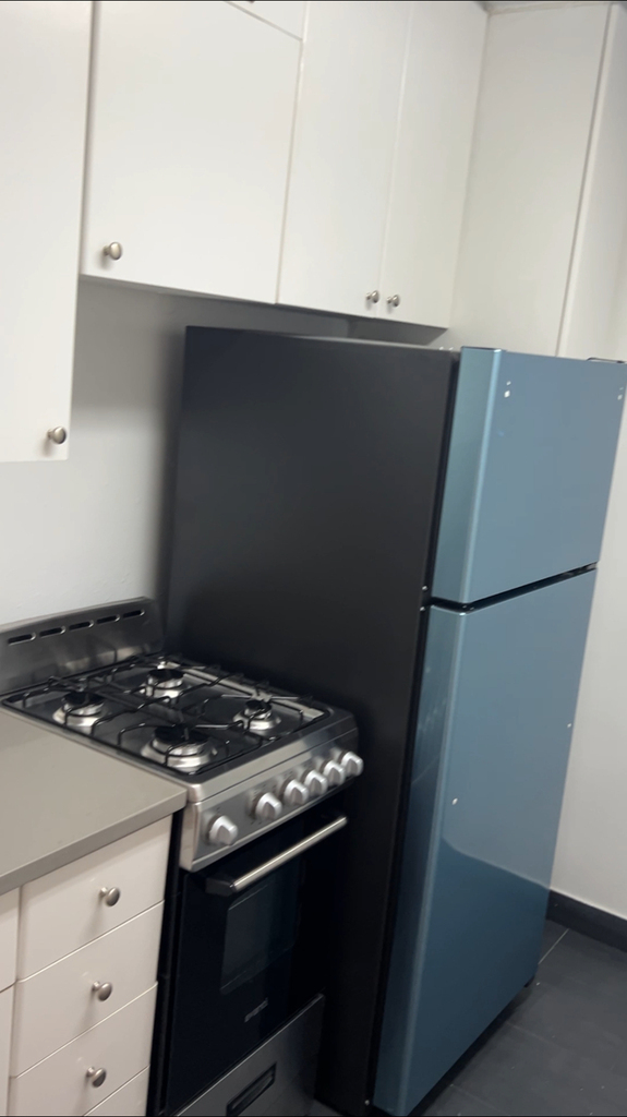 330 East 46th Street - Photo 2