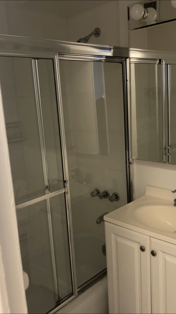 330 East 46th Street - Photo 4
