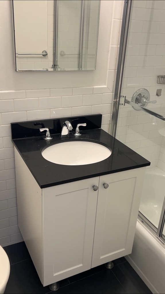 330 East 46th Street - Photo 3