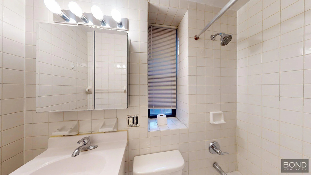 240 Waverly Place - Photo 0