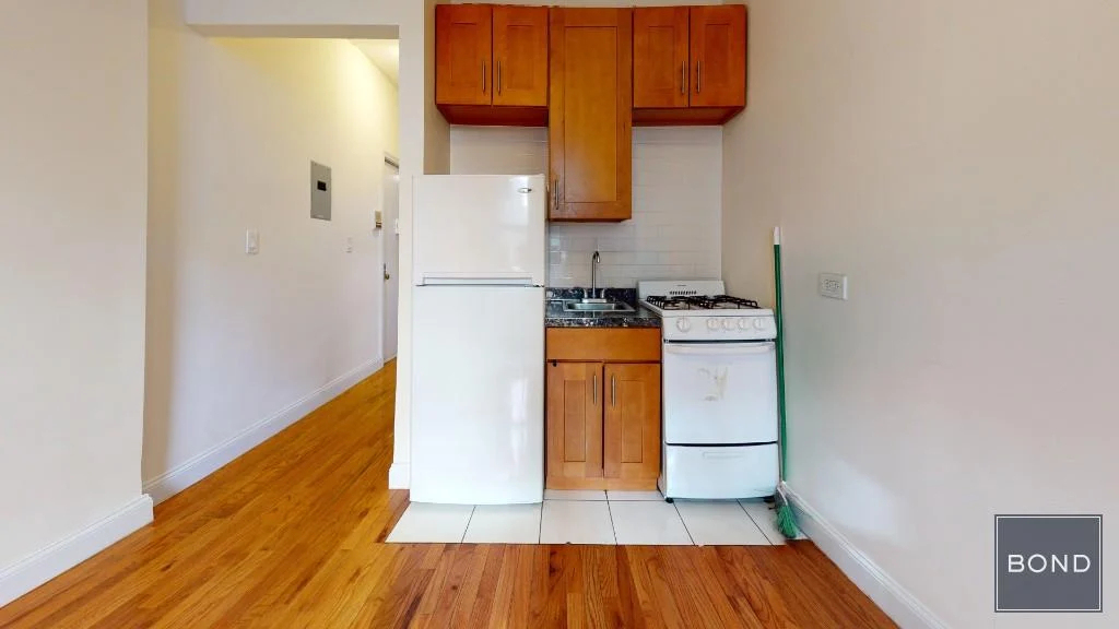 228 East 36th Street - Photo 2